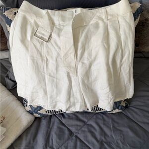 Club Monaco White Soft Shorts